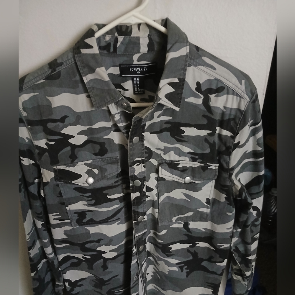 Forever 21 Men's Camouflage Button-up - Gray